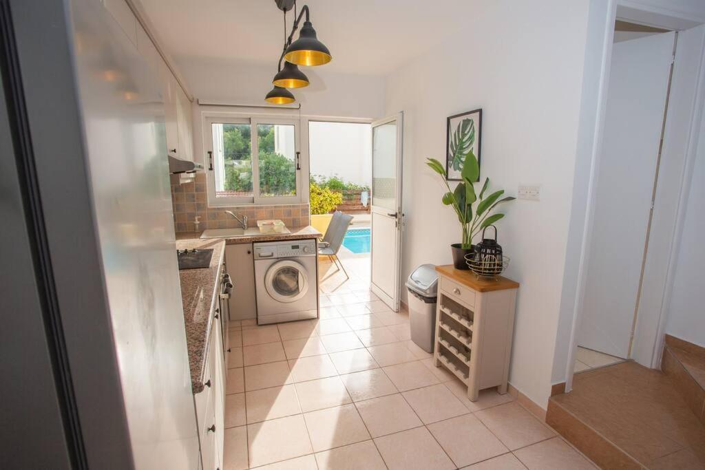 Estea - Olympia's Skyview Townhouse With A Pool Ferienhaus Paphos